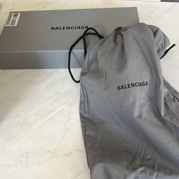 BALENCIAGA pool slide sandals, new, size 11 - Picture 3 of 3